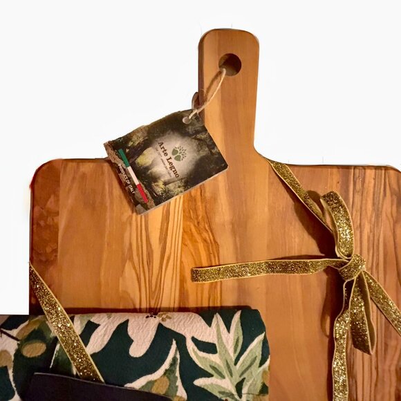 GIFT SET Ralph Lauren Bib Apron & Legno Italian Olive Wood Cheese Board NEW - Picture 4 of 13